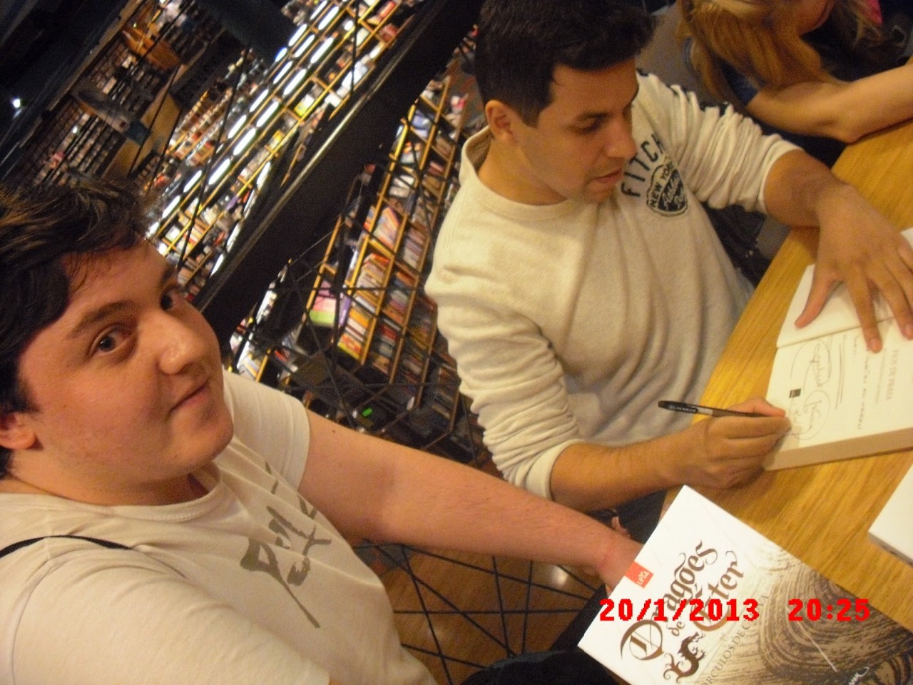 Olhando assim nem parece que tinha umas 100 pessoas ainda na fila!!!